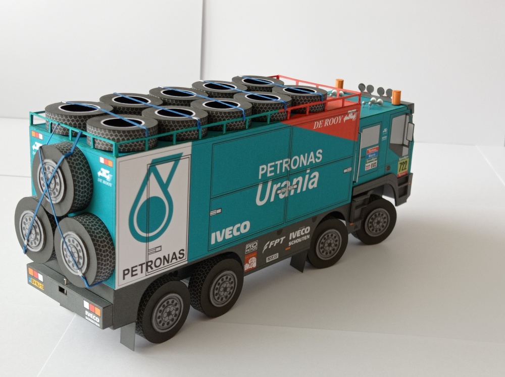Dakar 2015 De Rooy team - závodní kamion + doprovod (Plná velikost v novém okně) Dakar 2015 De Rooy team - závodní kamion + doprovod