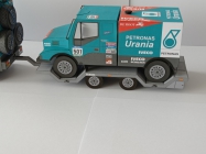 Dakar 2015 De Rooy team - z�vodn� kamion + doprovod