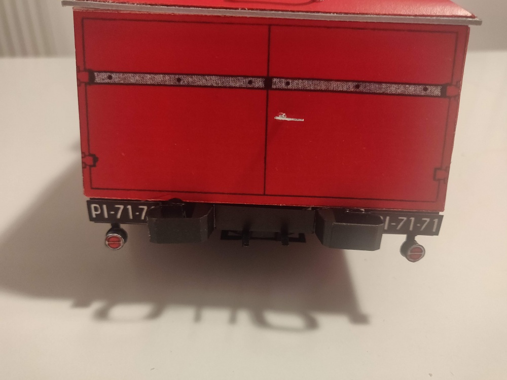 405301