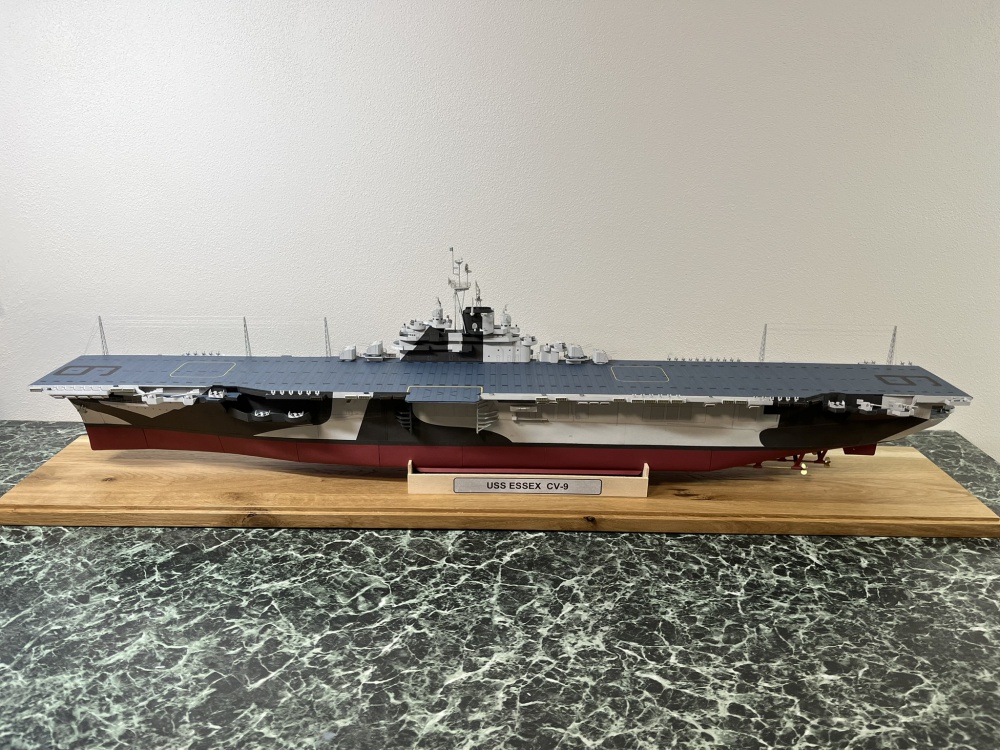 422827