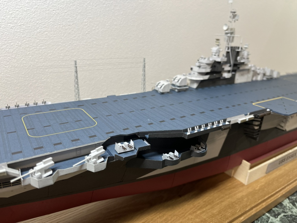 422832