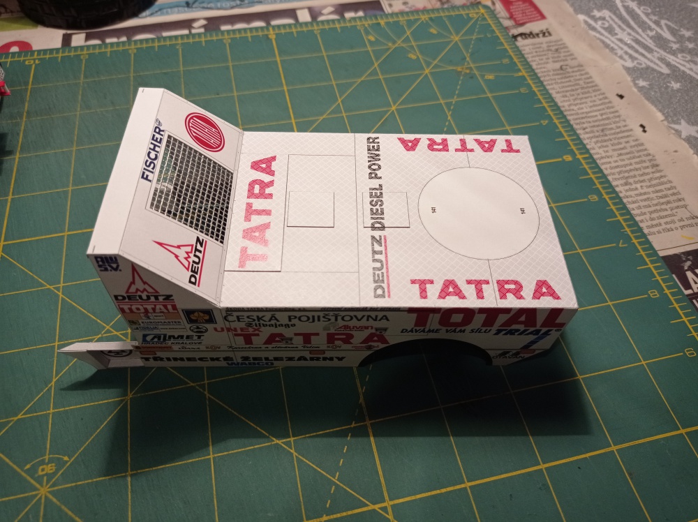 Tatra T 815 2 ZE R 55 16 400 4x4 .1/33 Puma, Dakar 2001 (Plná velikost v novém okně) Tatra T 815 2 ZE R 55 16 400 4x4 .1/33 Puma, Dakar 2001