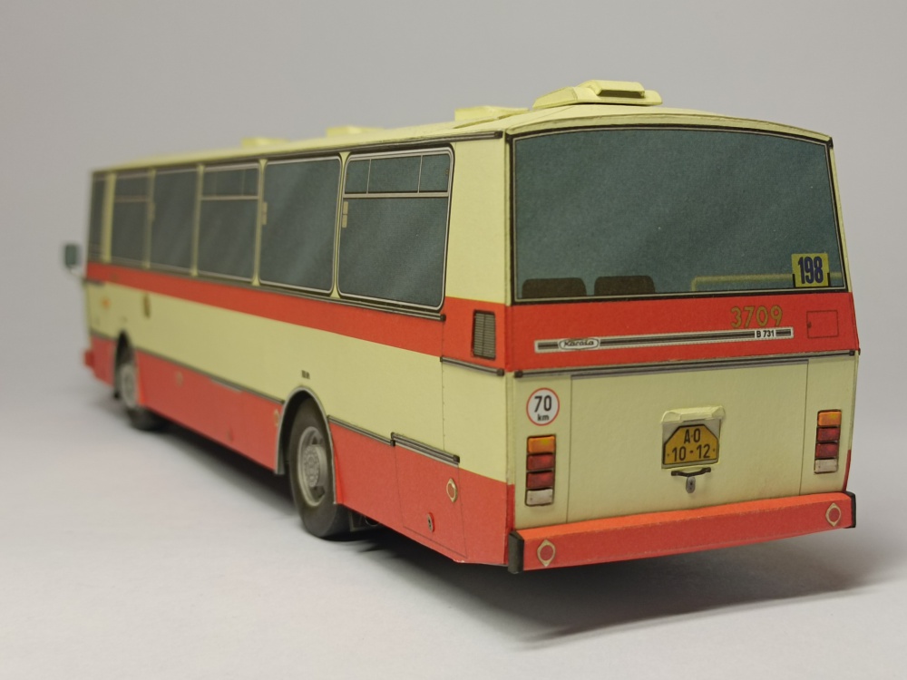441763