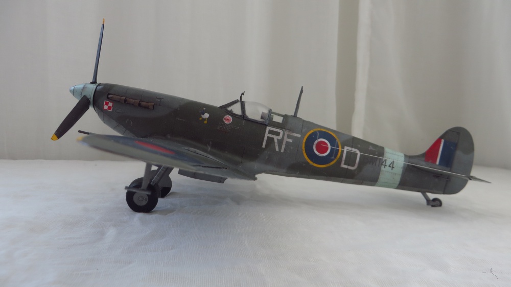 Supermarine Spitfire Vb (Plná velikost v novém okně) Supermarine Spitfire Vb