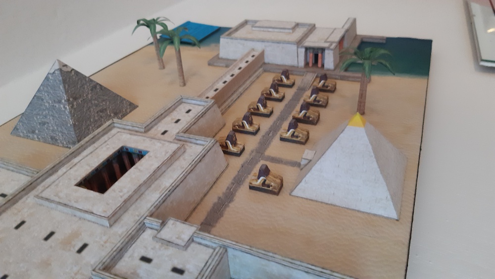Sahureova pyramida (Plná velikost v novém okně) Sahureova pyramida