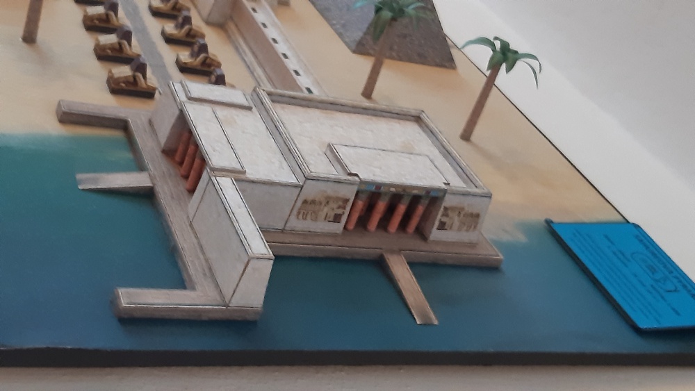 Sahureova pyramida (Plná velikost v novém okně) Sahureova pyramida