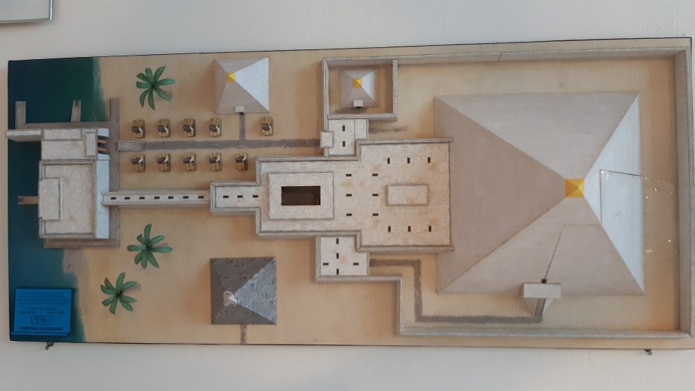 Sahureova pyramida (Pln� velikost v nov�m okn�) Sahureova pyramida