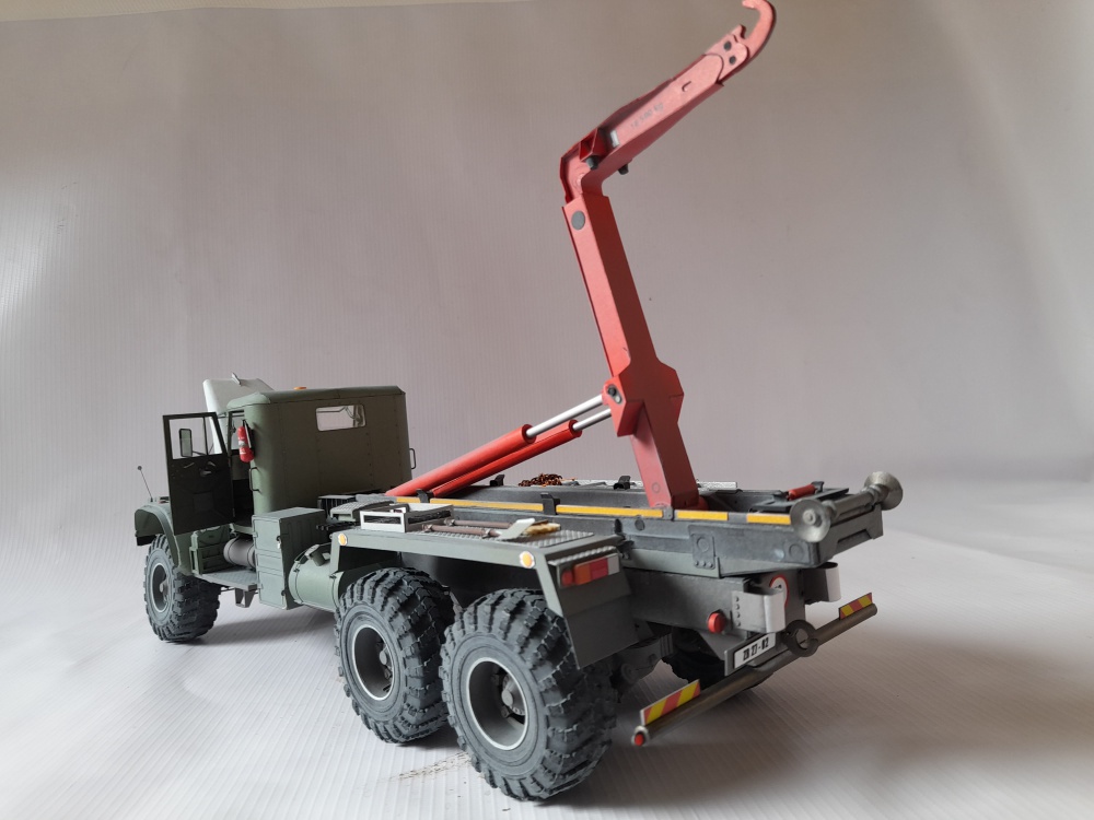 413498