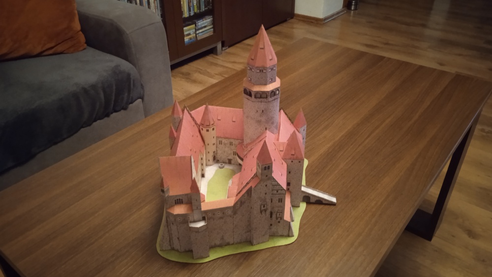 Hrad Bouzov (Plná velikost v novém okně) Hrad Bouzov
