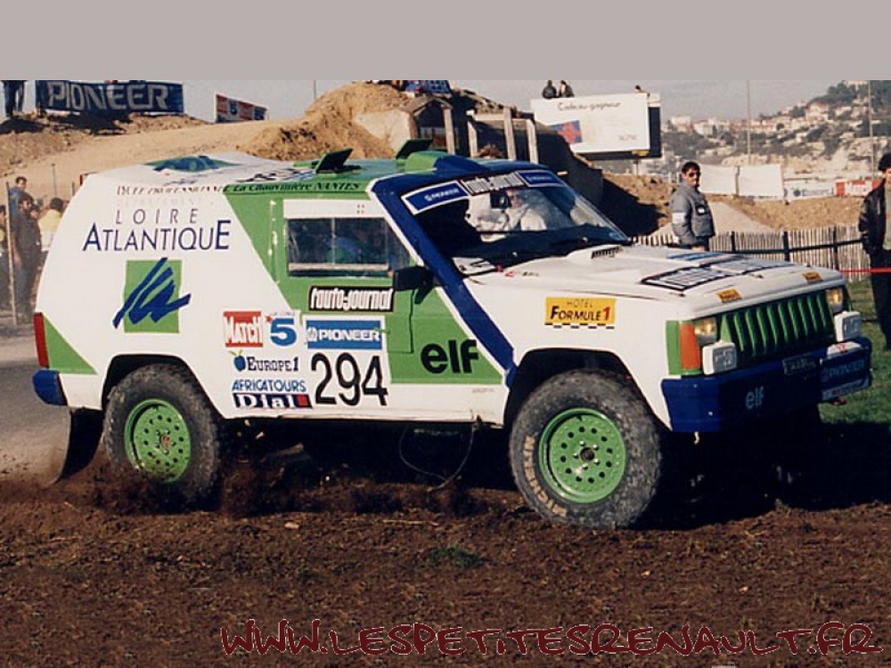 Jeep Cherokee (Plná velikost v novém okně) Jeep Cherokee