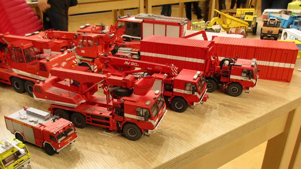 413052