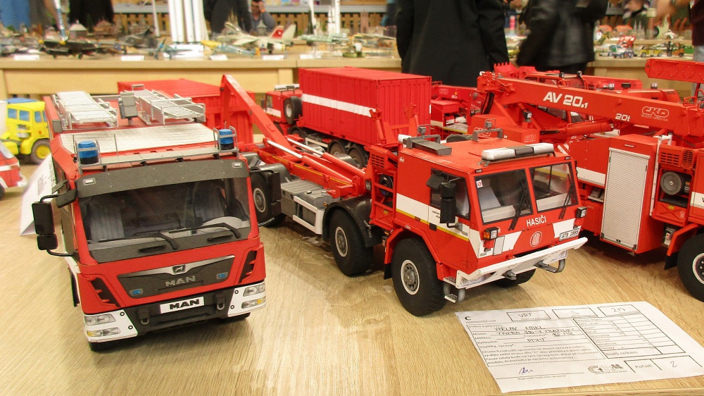 413054