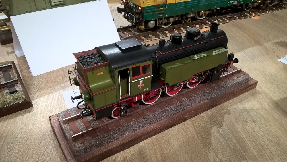 413249