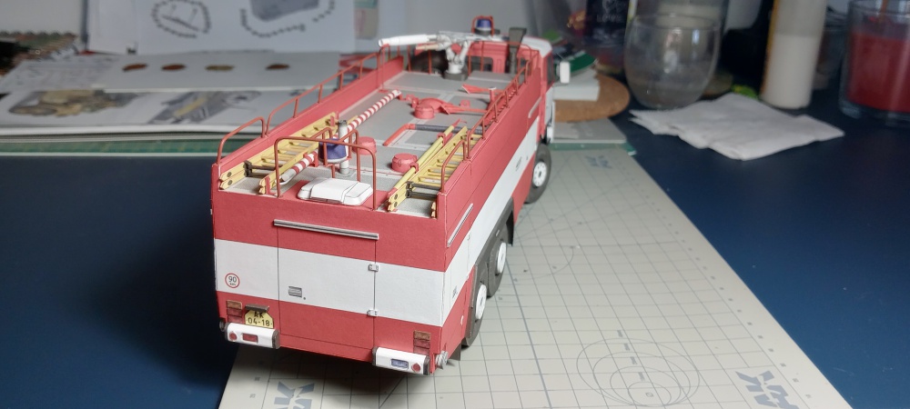 413282