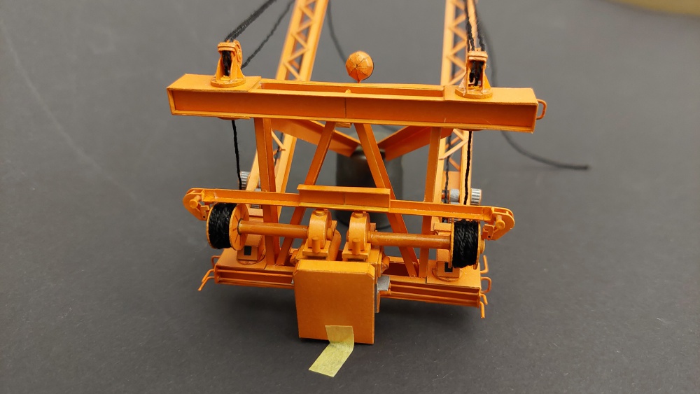413695