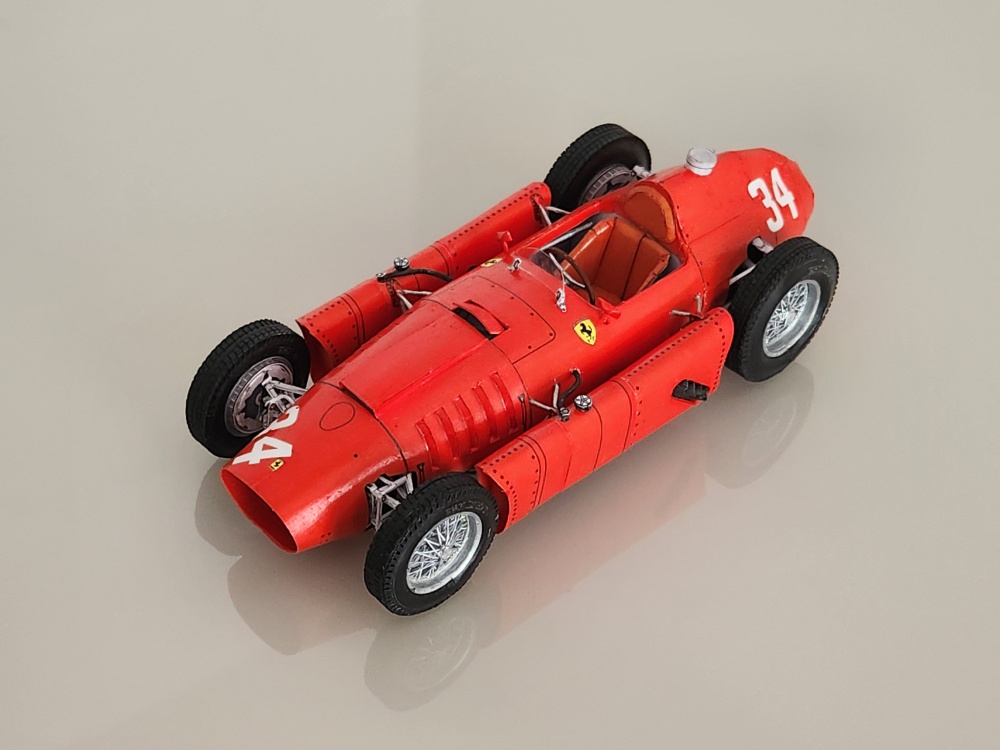 Ferrari D50 - Musso/Fangio - GP da Argentina 1956 (Plná velikost v novém okně) Ferrari D50 - Musso/Fangio - GP da Argentina 1956