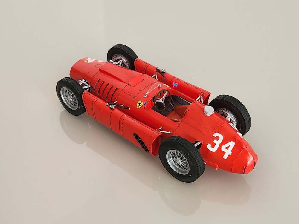 Ferrari D50 - Musso/Fangio - GP da Argentina 1956 (Plná velikost v novém okně) Ferrari D50 - Musso/Fangio - GP da Argentina 1956