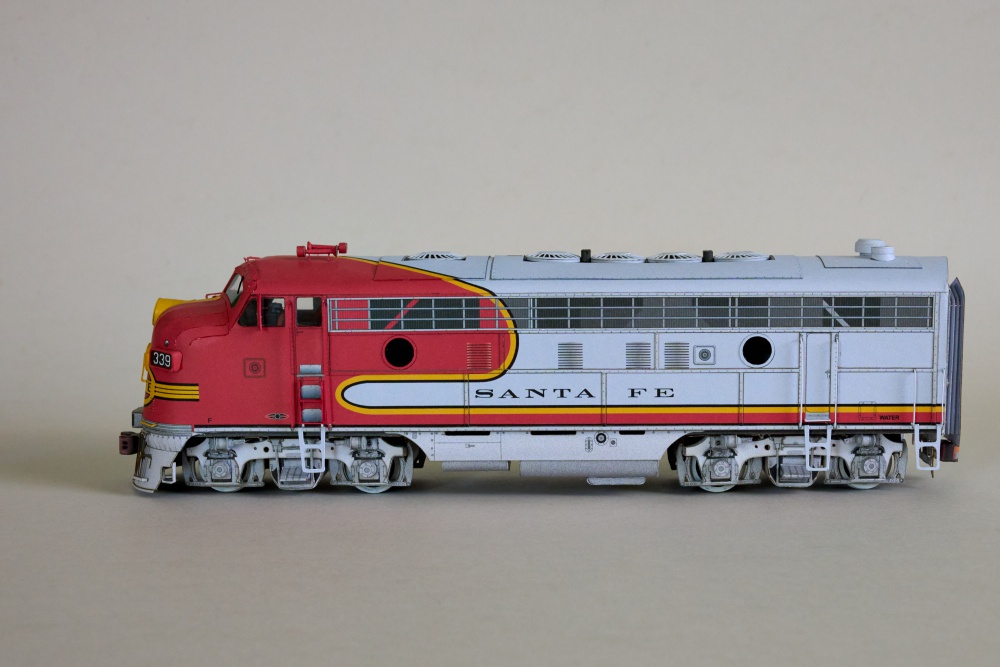 EMD F7 Santa Fe ''Warbonnet'' (Plná velikost v novém okně) EMD F7 Santa Fe ''Warbonnet''