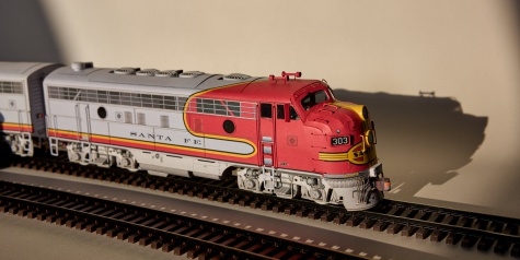 EMD F7 Santa Fe ''Warbonnet'' EMD F7 Santa Fe ''Warbonnet''