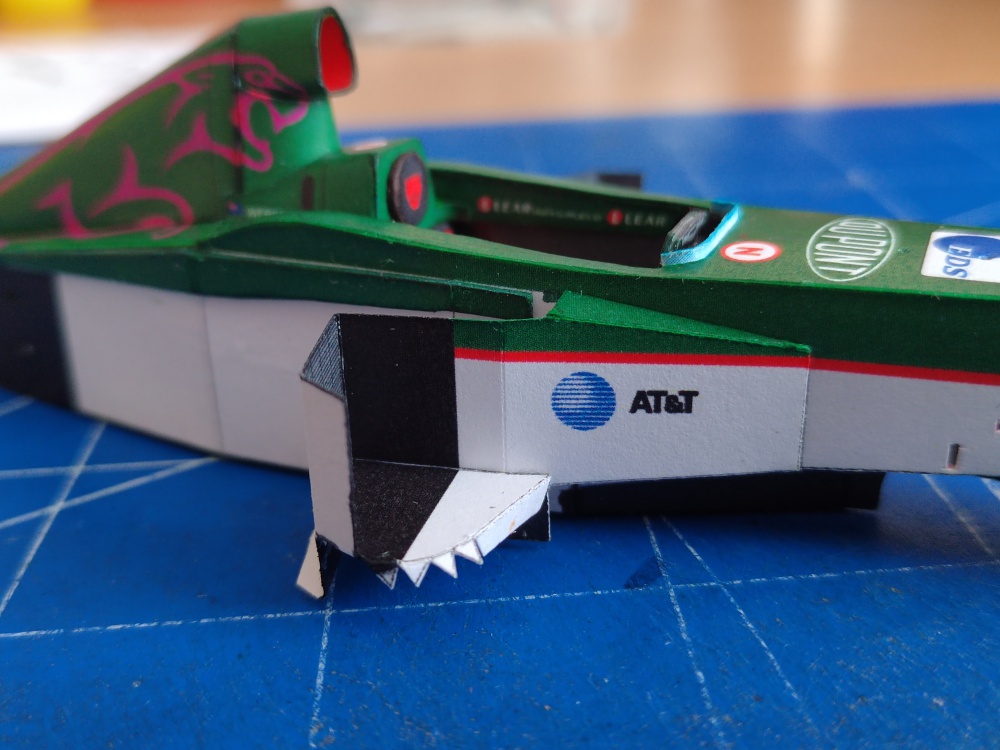 416303