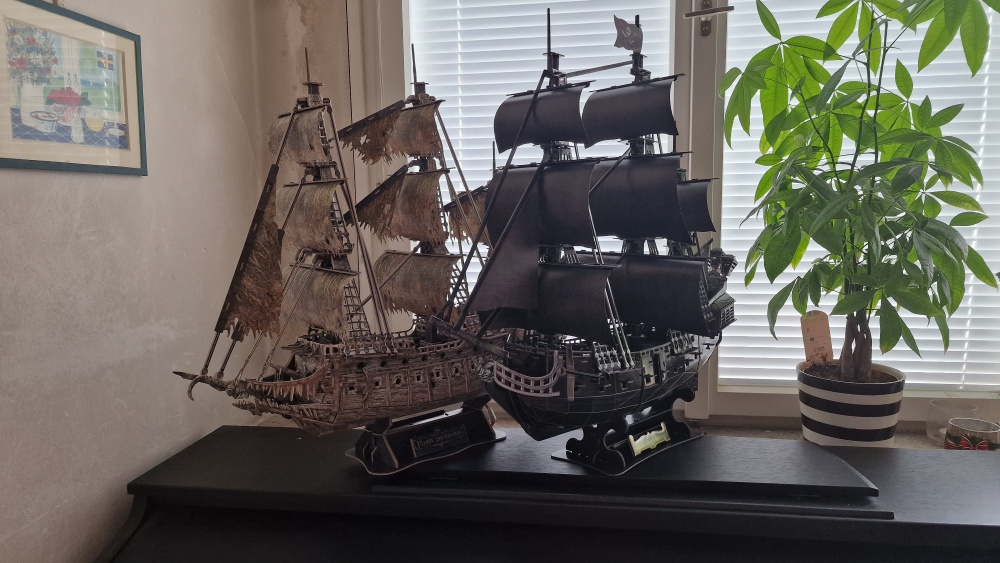 416833