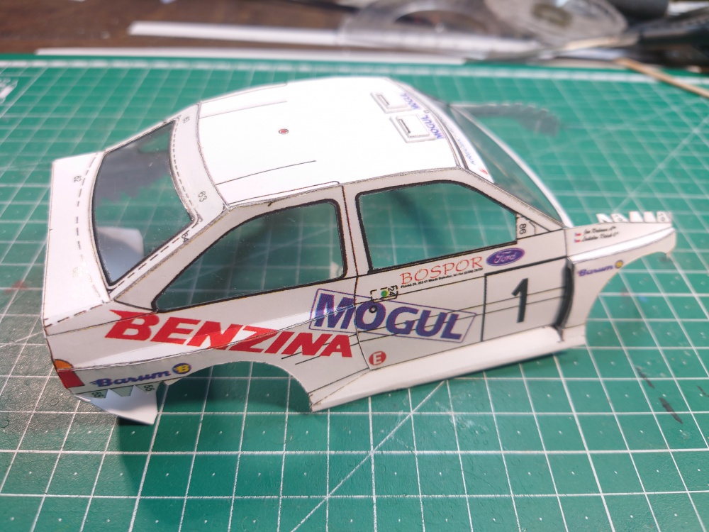 Ford Escord RS Cosworth (Plná velikost v novém okně) Ford Escord RS Cosworth