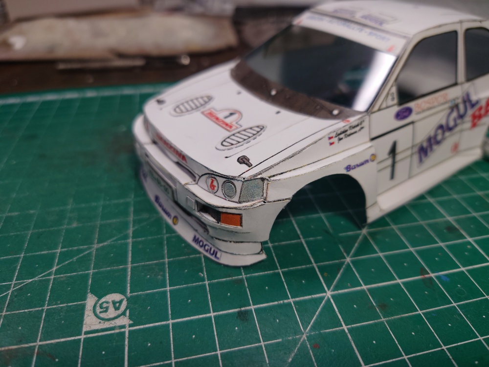 Ford Escord RS Cosworth (Plná velikost v novém okně) Ford Escord RS Cosworth