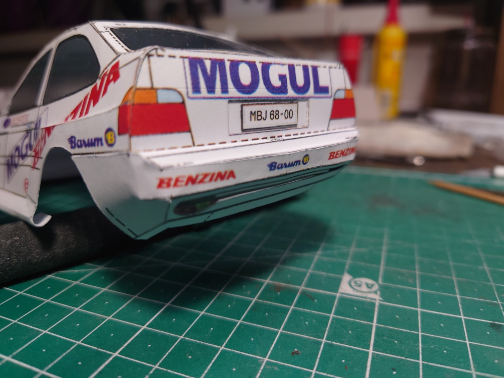 Ford Escord RS Cosworth (Plná velikost v novém okně) Ford Escord RS Cosworth