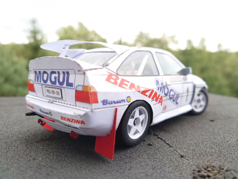 Ford Escord RS Cosworth (Plná velikost v novém okně) Ford Escord RS Cosworth