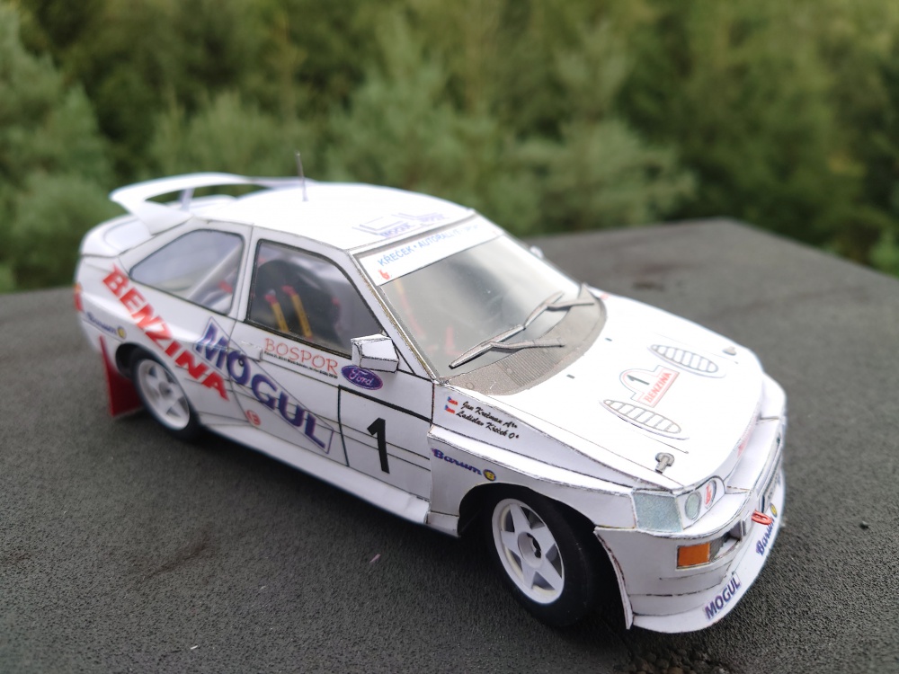 Ford Escord RS Cosworth (Pln� velikost v nov�m okn�) Ford Escord RS Cosworth