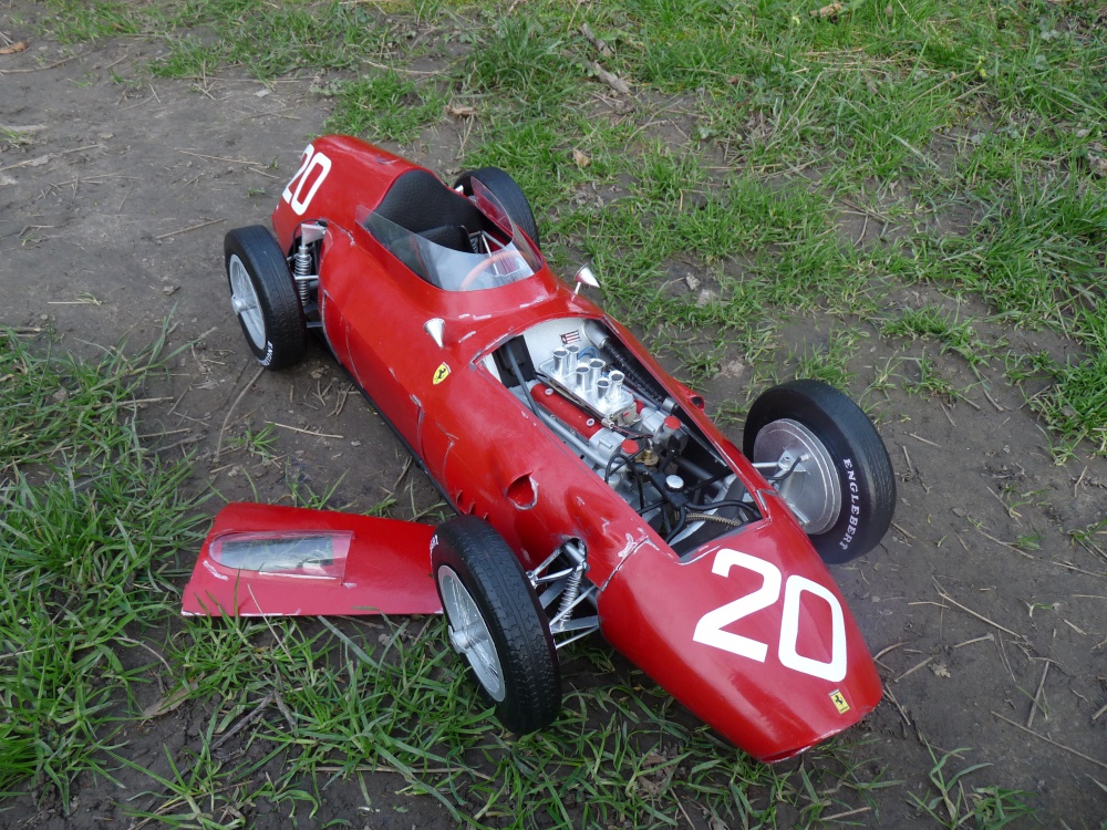 424585