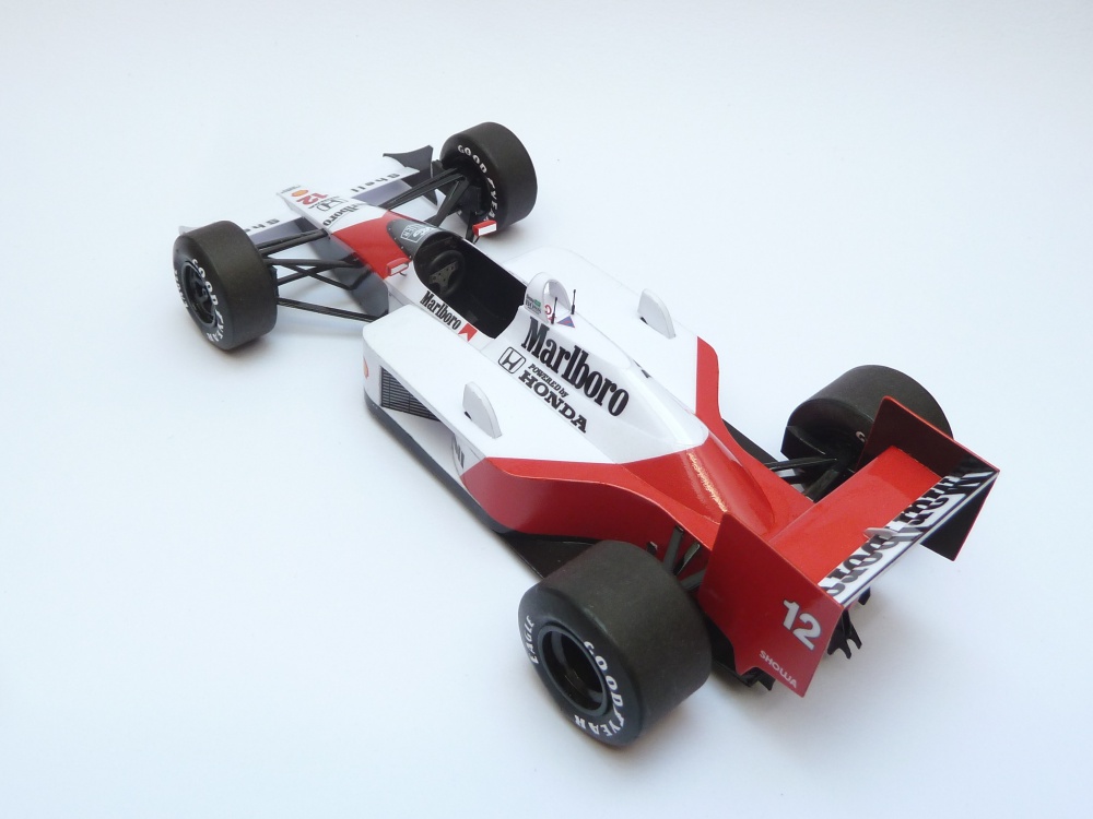 McLaren MP4/4 (1988; Senna) (Plná velikost v novém okně) McLaren MP4/4 (1988; Senna)