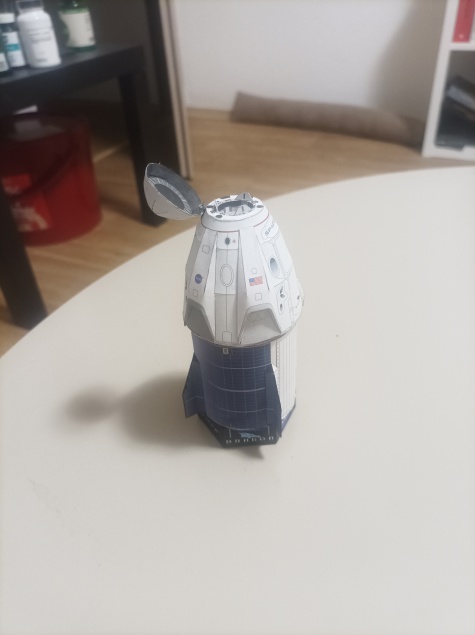 Space X Crew Dragon 2