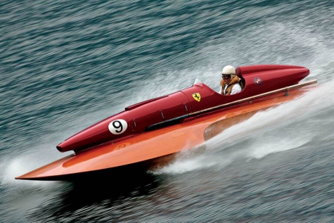 Závodní lodě Ferrari Závodní lodě Ferrari