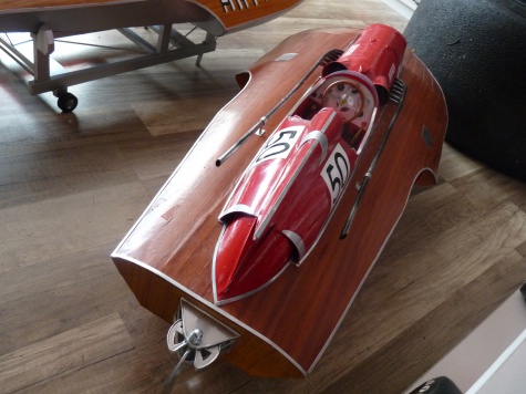 Závodní lodě Ferrari Závodní lodě Ferrari