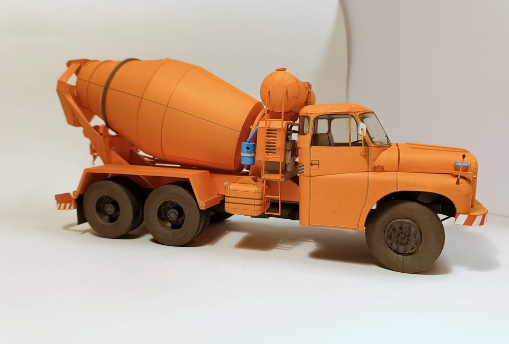 428101