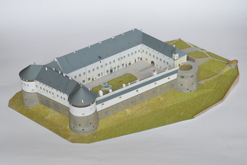 Hrad Červený Kameň (Plná velikost v novém okně) Hrad Červený Kameň