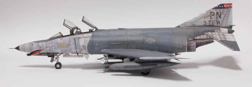F-4E Phantom (Plná velikost v novém okně) F-4E Phantom