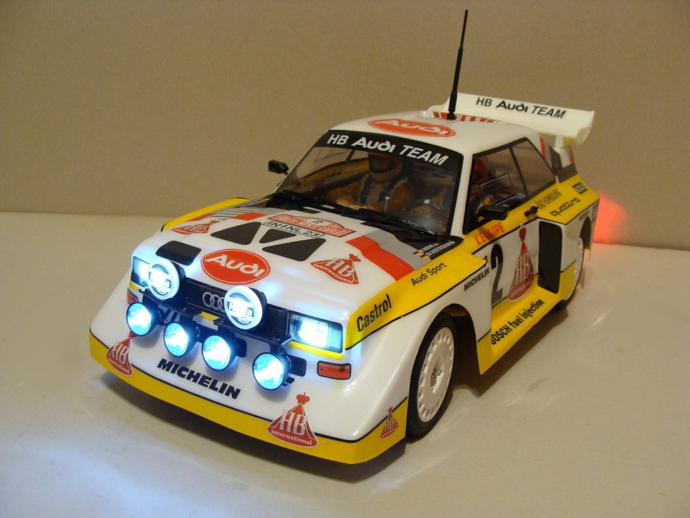 Audi (Plná velikost v novém okně) Audi