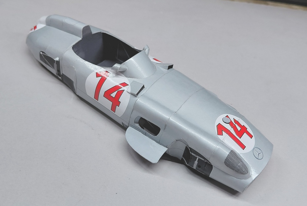 Mercedes W196 - Stirling Moss - GP Belgie 1955 (Plná velikost v novém okně) Mercedes W196 - Stirling Moss - GP Belgie 1955