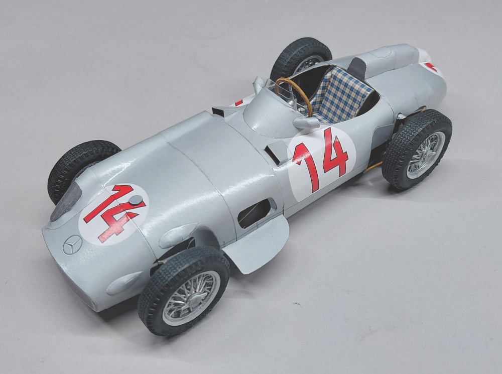 Mercedes W196 - Stirling Moss - GP Belgie 1955 (Plná velikost v novém okně) Mercedes W196 - Stirling Moss - GP Belgie 1955