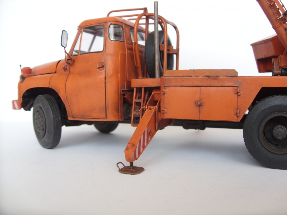 423861