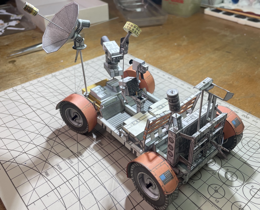 Lunar Roving Vehicle (Plná velikost v novém okně) Lunar Roving Vehicle