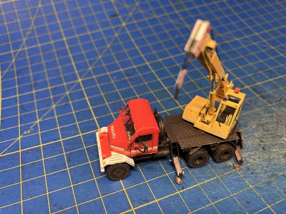425015