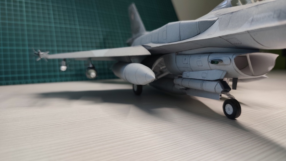 F-16C (Plná velikost v novém okně) F-16C