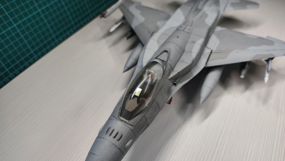 F-16C (Plná velikost v novém okně) F-16C
