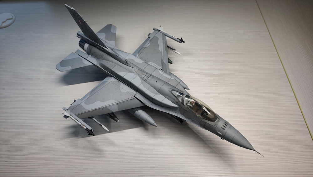 F-16C (Plná velikost v novém okně) F-16C