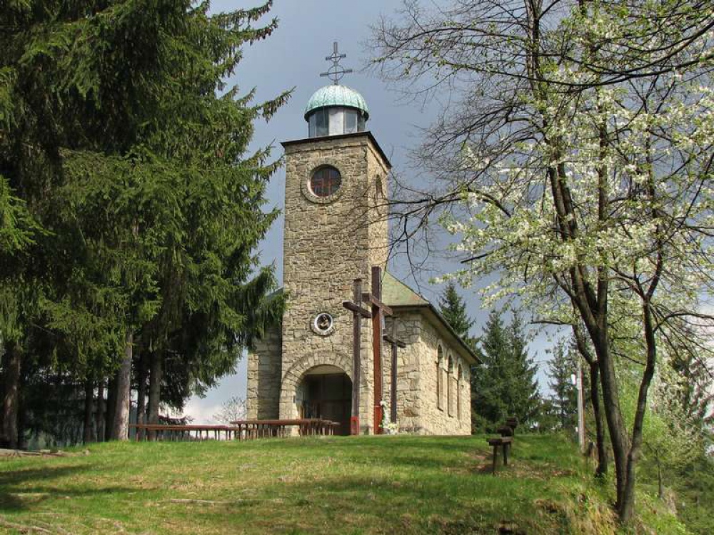 Kostol nad Kalváriou Očadnica (Plná velikost v novém okně) Kostol nad Kalváriou Očadnica