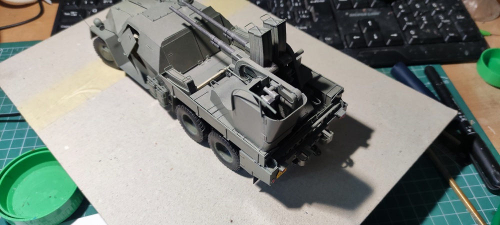 425323