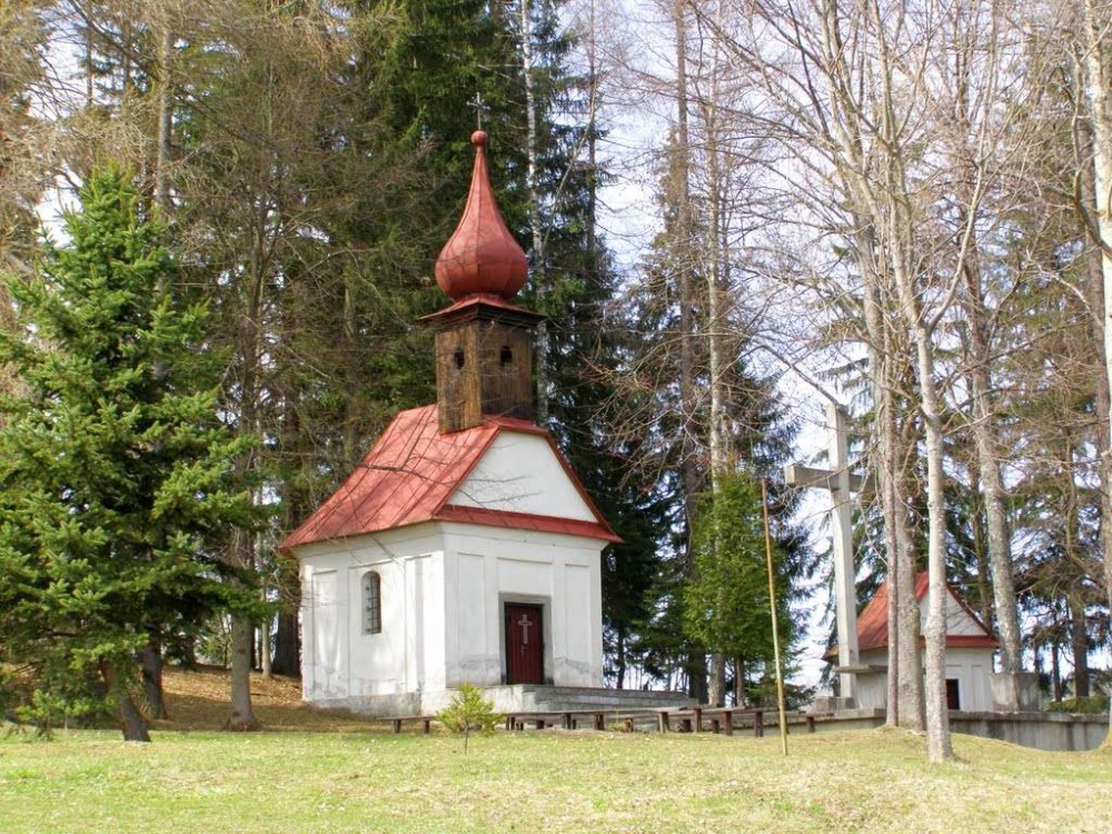 Kostolík na Kalvárii v Zákamennom (Plná velikost v novém okně) Kostolík na Kalvárii v Zákamennom